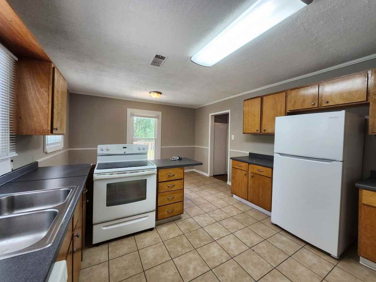 2081 Mae Dell Rd - Photo 4 of 23