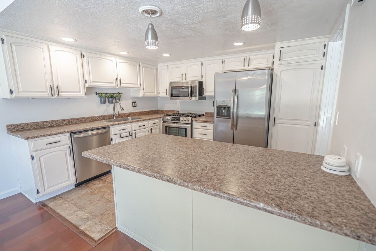 27020 Rio Pecos Dr - Photo 4 of 24