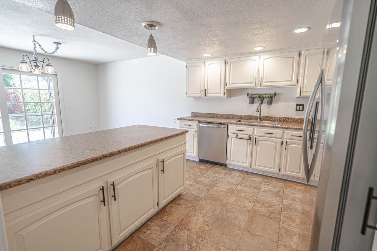 27020 Rio Pecos Dr - Photo 5 of 24