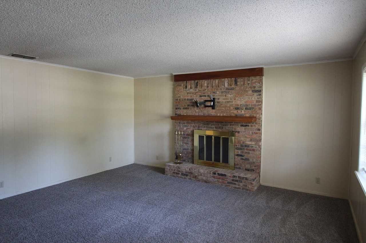 1536 Crockett Dr - Photo 3 of 24