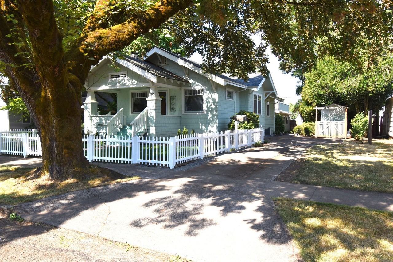 586 Grove St - Photo 2 of 42