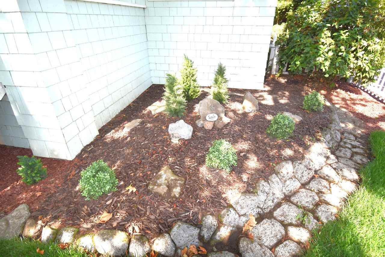 586 Grove St - Photo 3 of 42