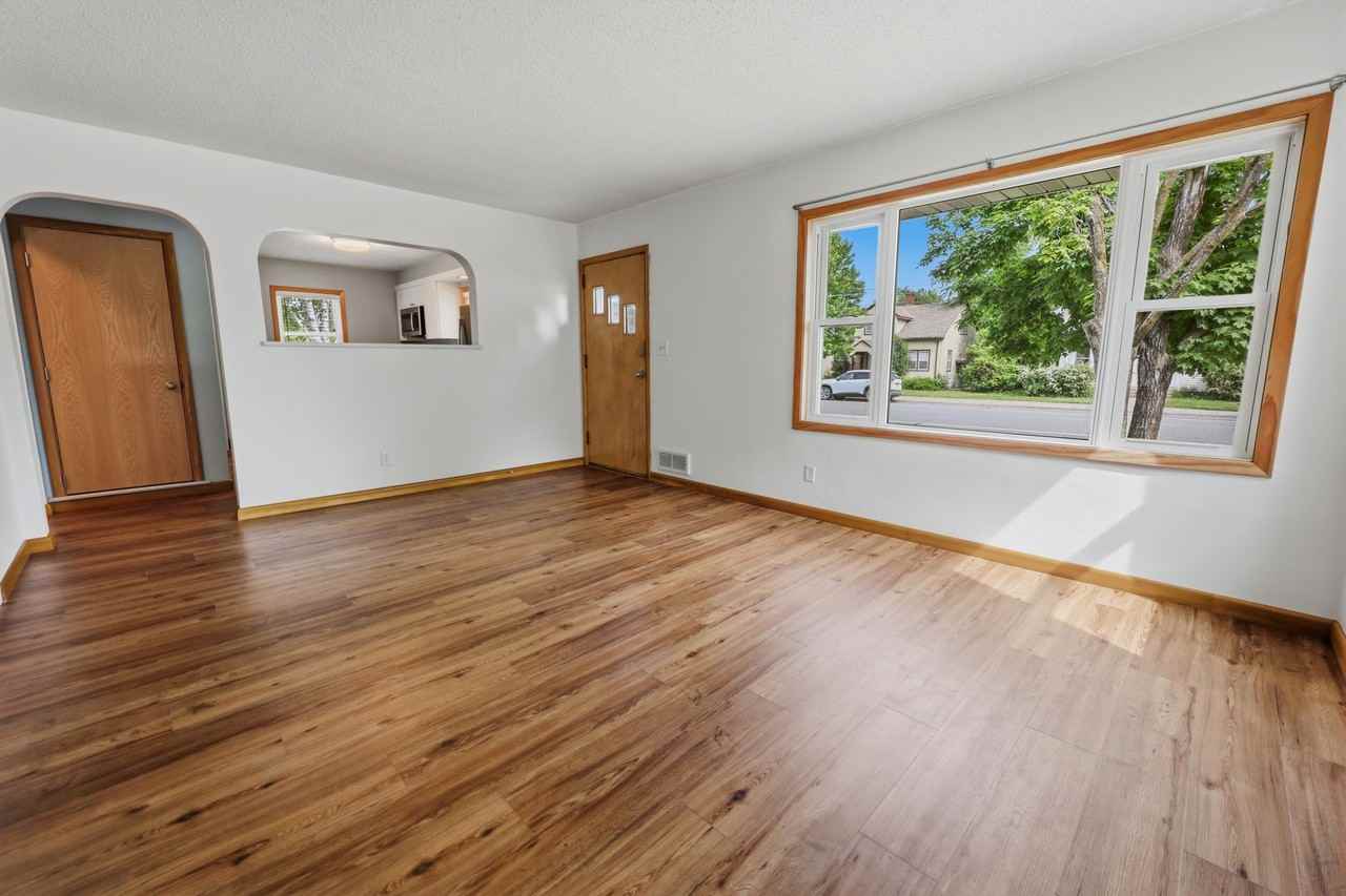 212 E Minnesota St - Photo 3 of 10