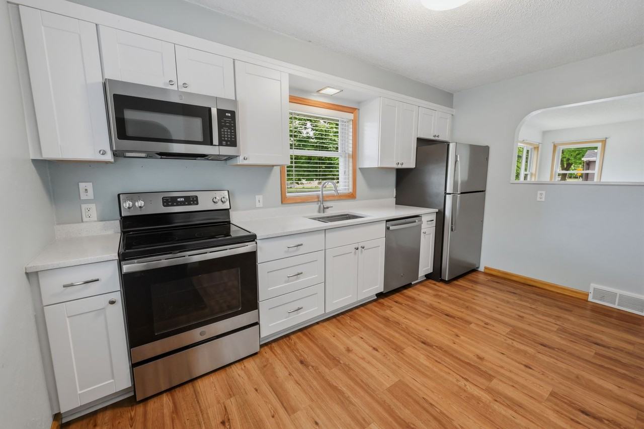 212 E Minnesota St - Photo 2 of 10