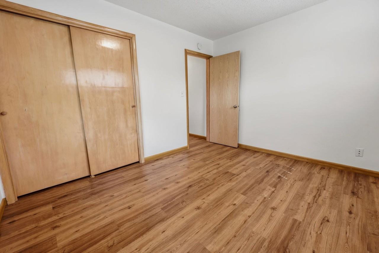 212 E Minnesota St - Photo 6 of 10