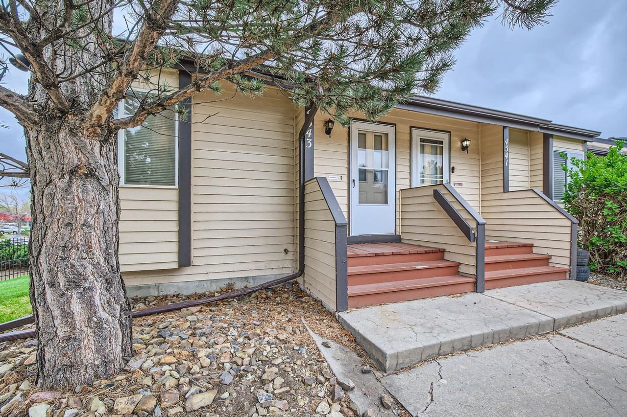 4543 Lamplighter Cir - Photo 4 of 30
