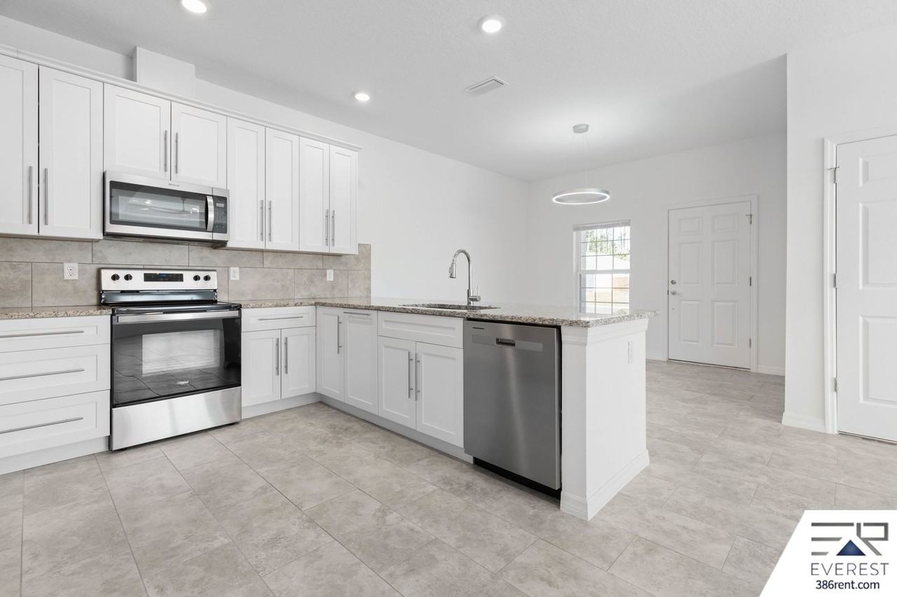 22 Pony Ln #A - Photo 4 of 32