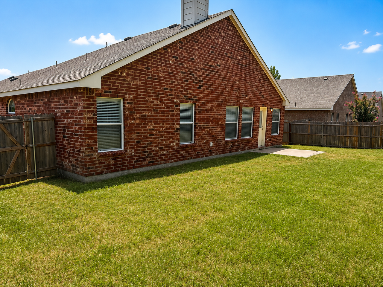 1406 Millbrook Ln - Photo 3 of 13