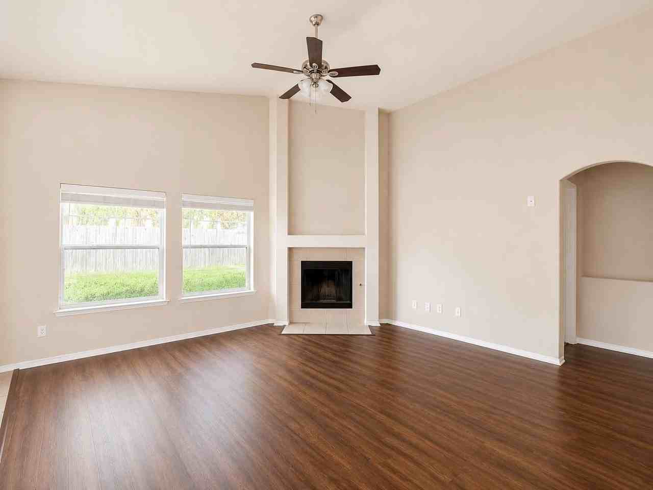 1406 Millbrook Ln - Photo 4 of 13