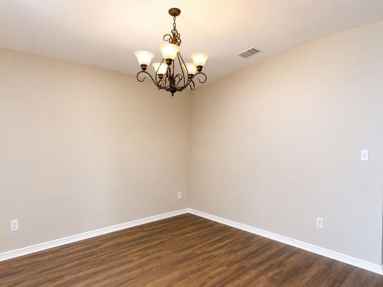 1406 Millbrook Ln - Photo 5 of 13