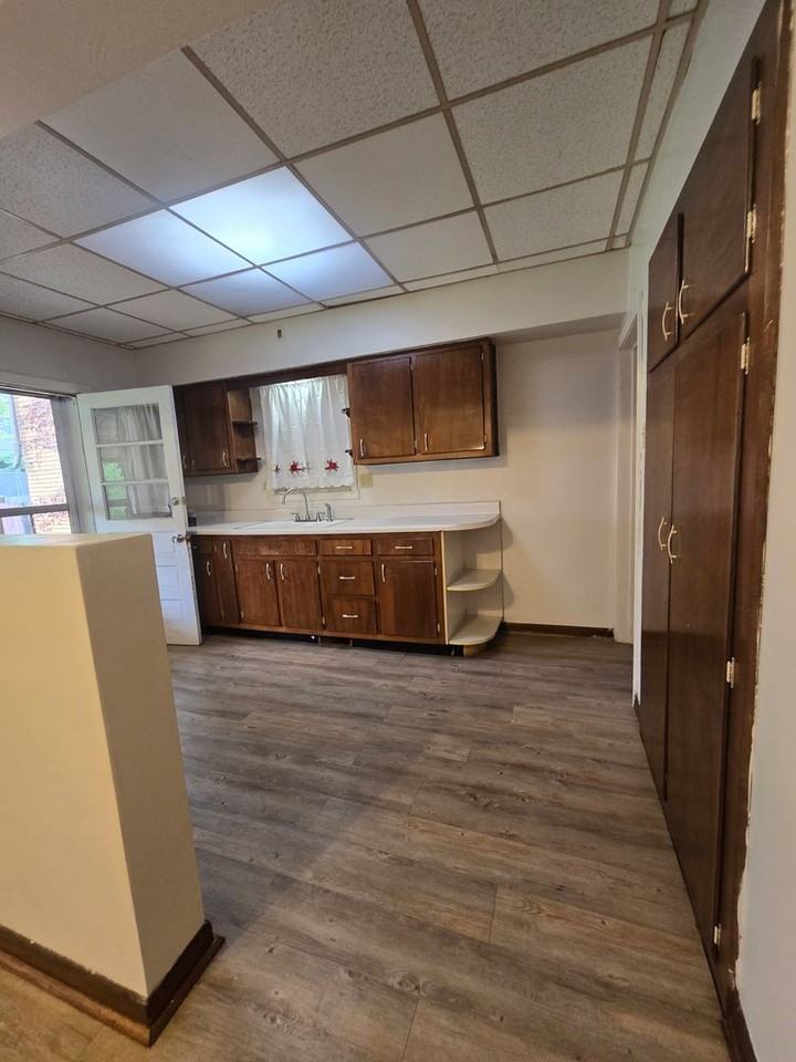 37 Walnut St - Photo 6 of 14