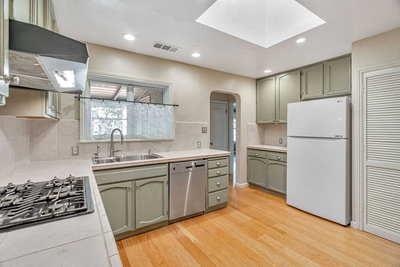 14141 Victor Pl - Photo 6 of 17