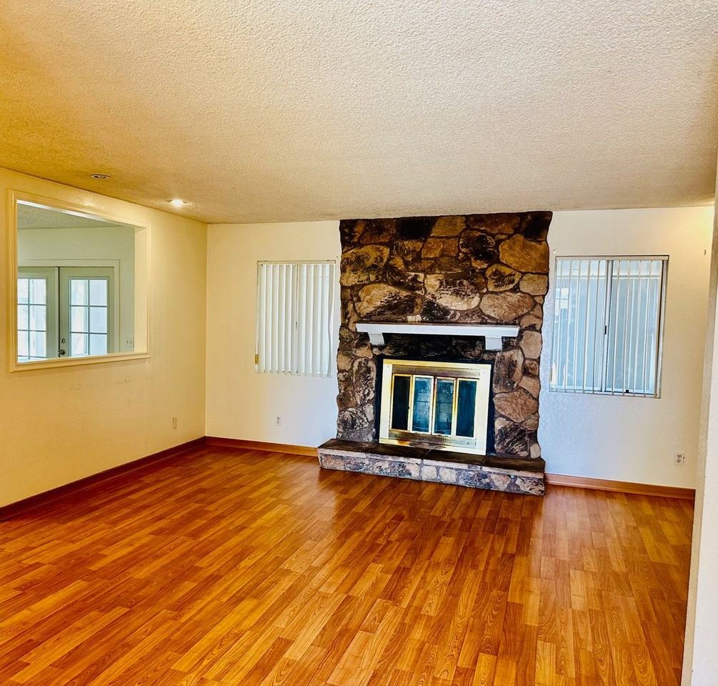 7578 Paisley Ave - Photo 3 of 50