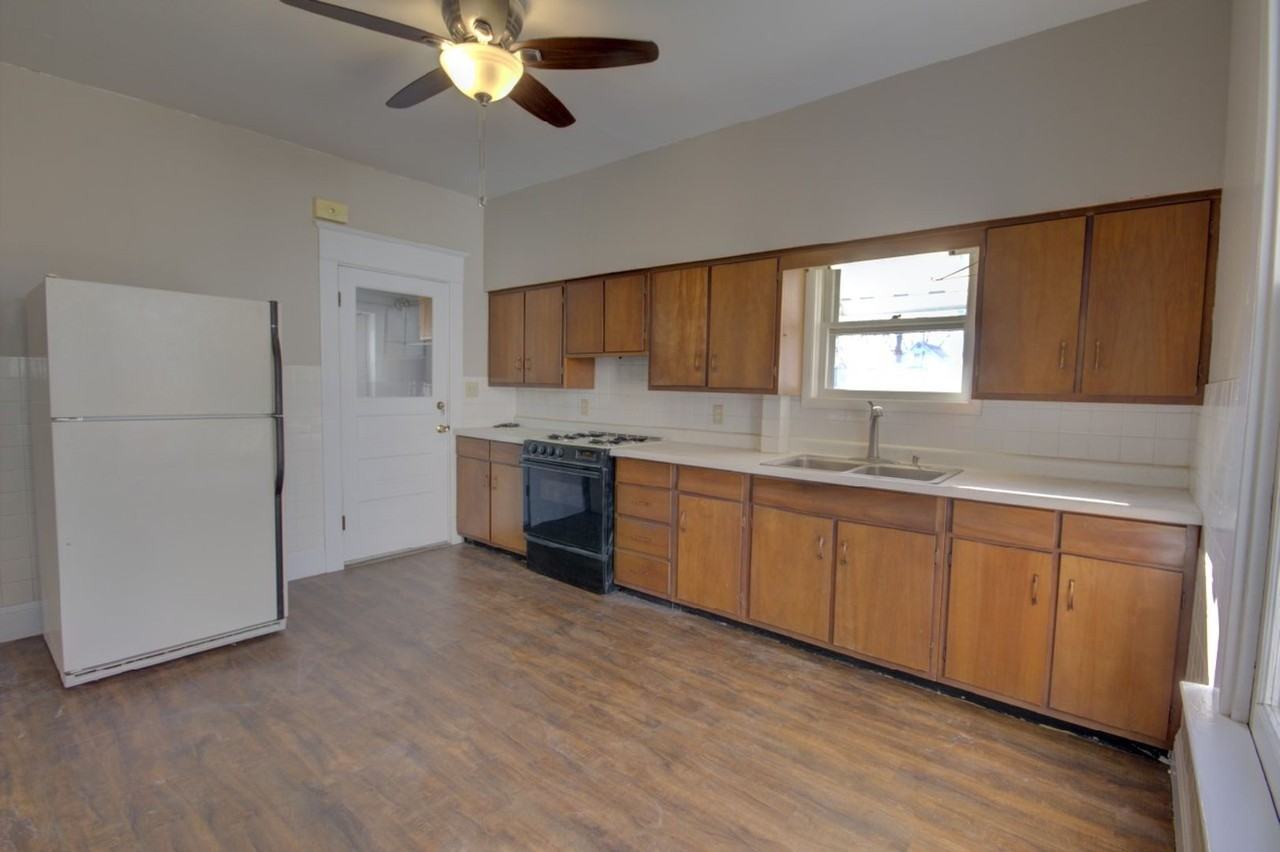514 S Clark St - Photo 2 of 35