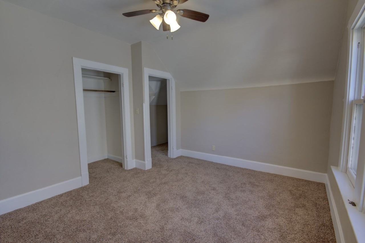 514 S Clark St - Photo 3 of 35