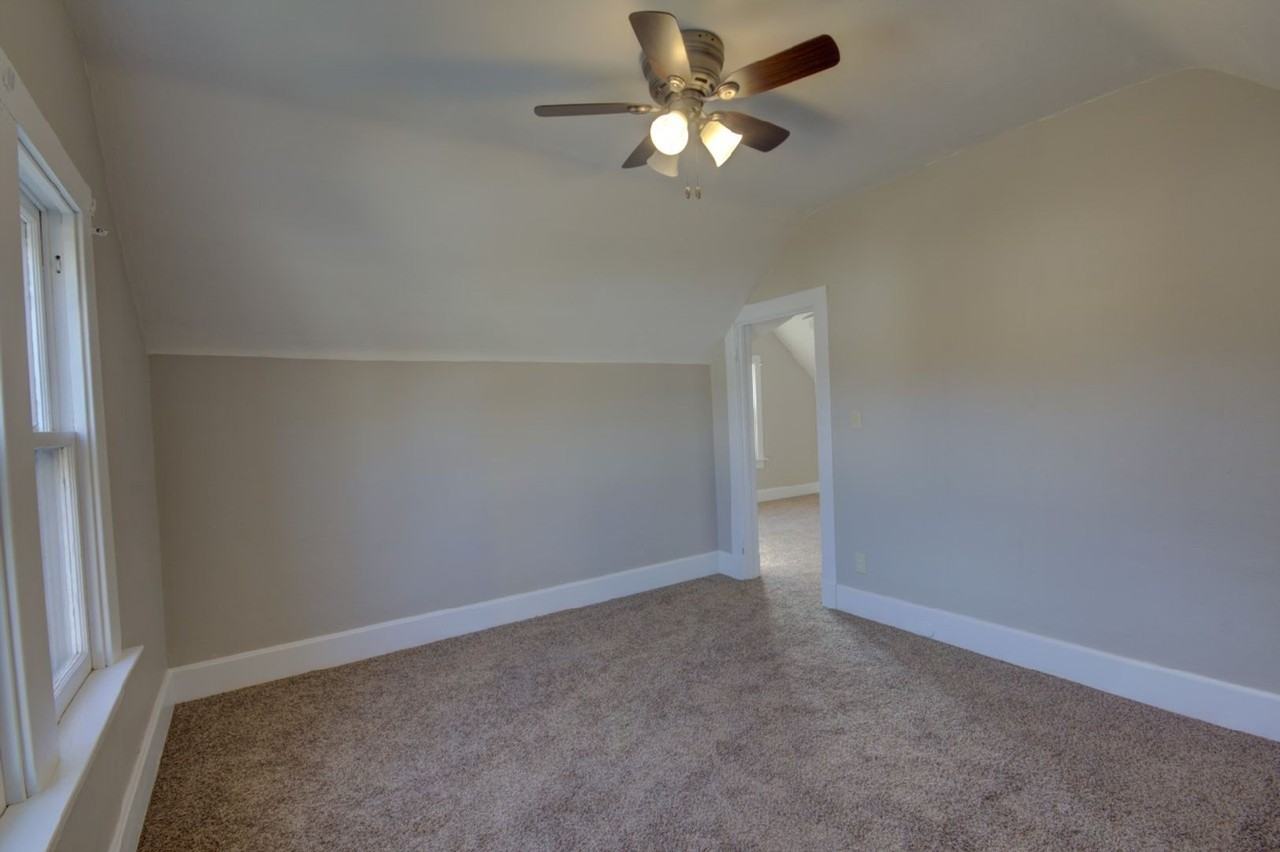 514 S Clark St - Photo 7 of 35