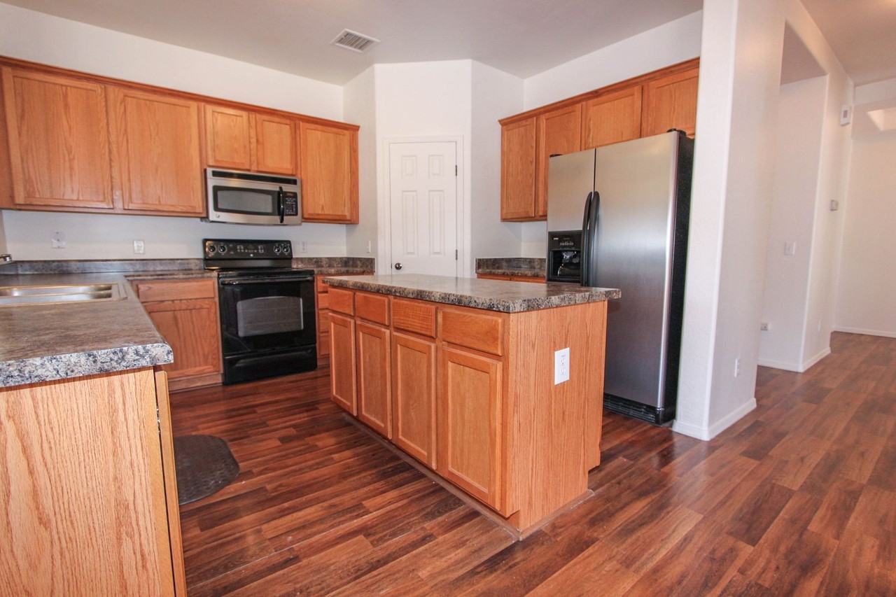 607 N Cortina St - Photo 3 of 18