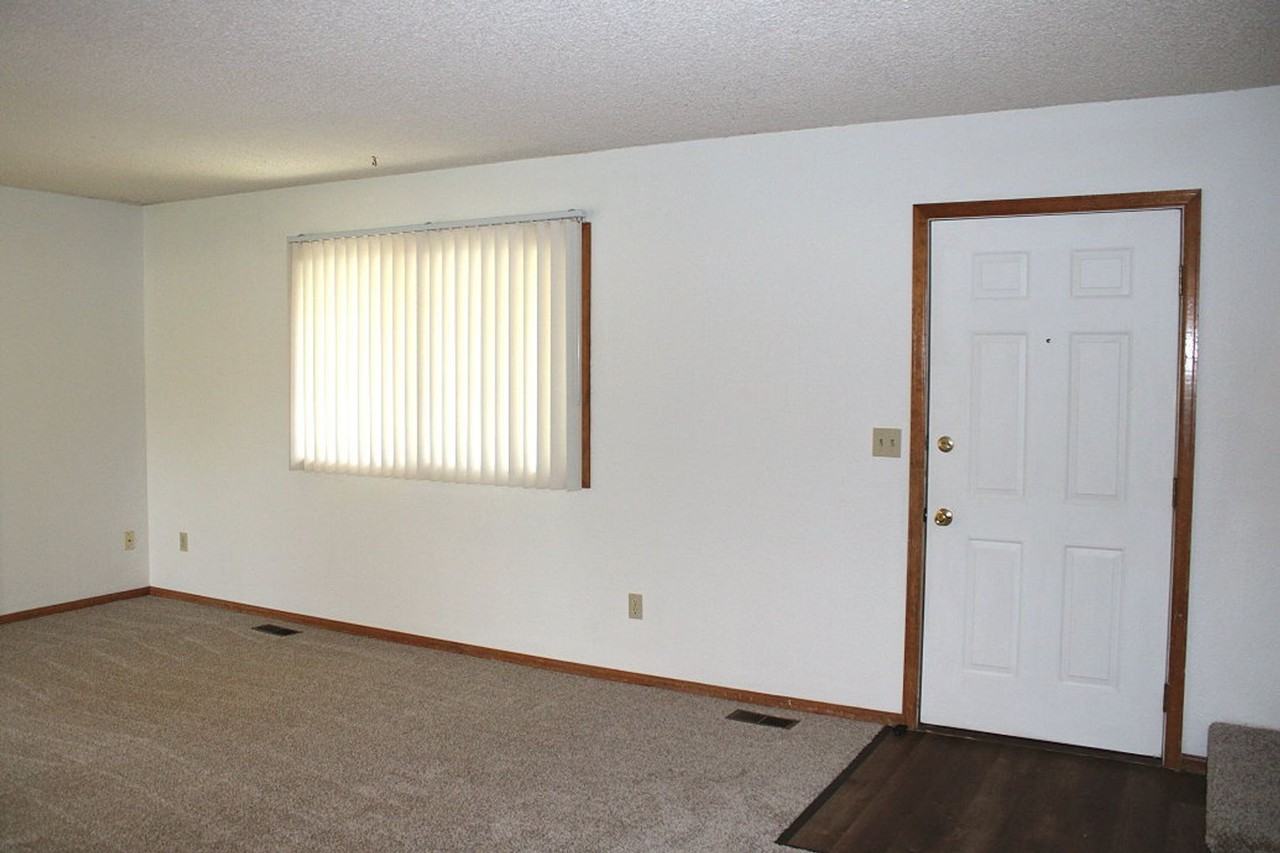 2407 Sunstone Dr - Photo 2 of 10