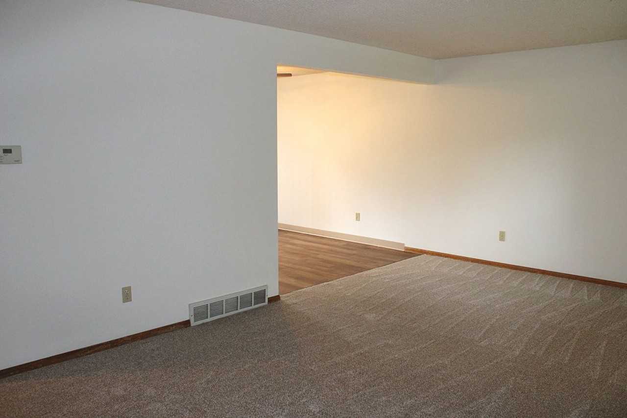 2407 Sunstone Dr - Photo 3 of 10