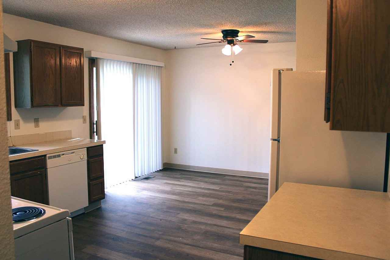 2407 Sunstone Dr - Photo 4 of 10