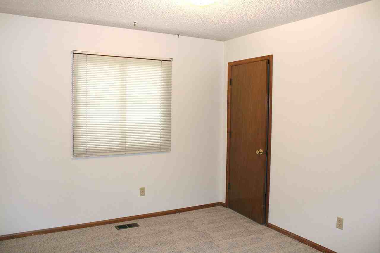 2407 Sunstone Dr - Photo 6 of 10