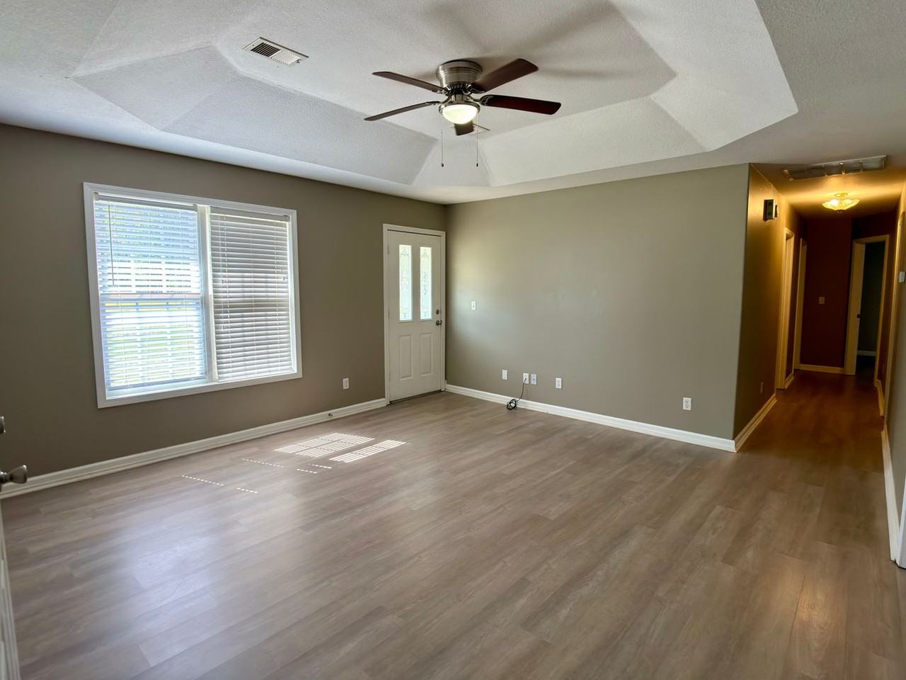 107 Logan St - Photo 2 of 12