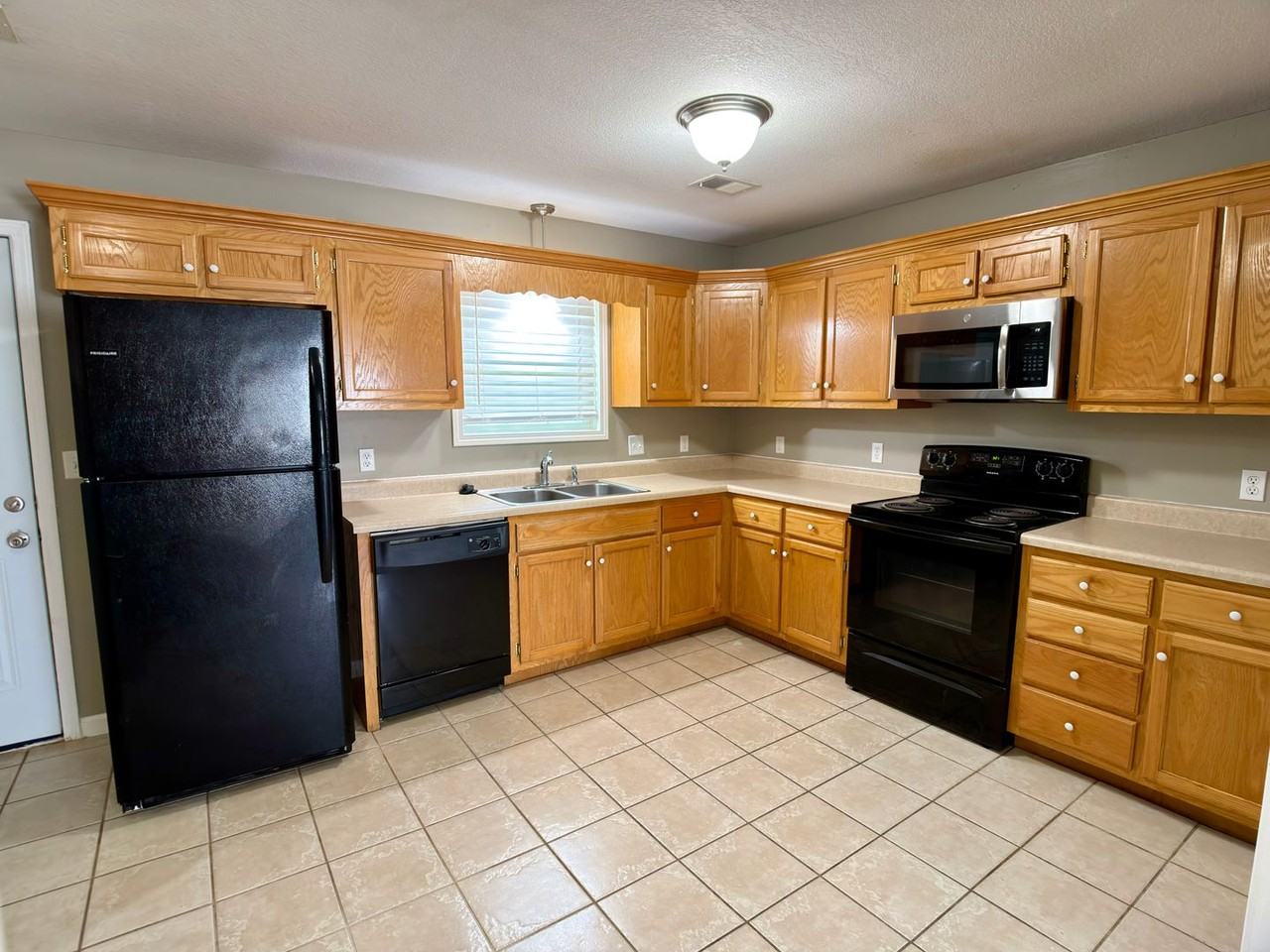 107 Logan St - Photo 4 of 12