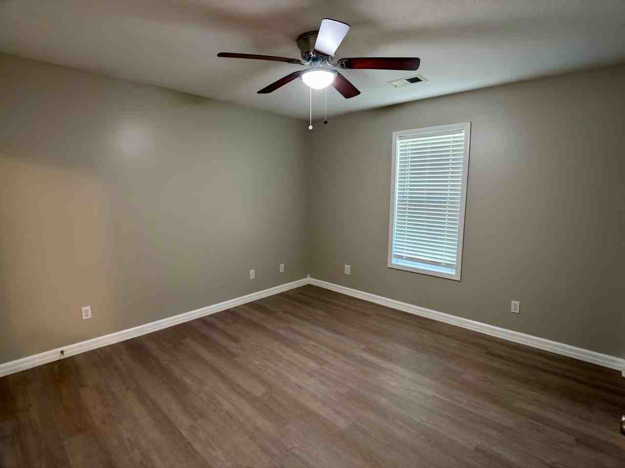 107 Logan St - Photo 7 of 12