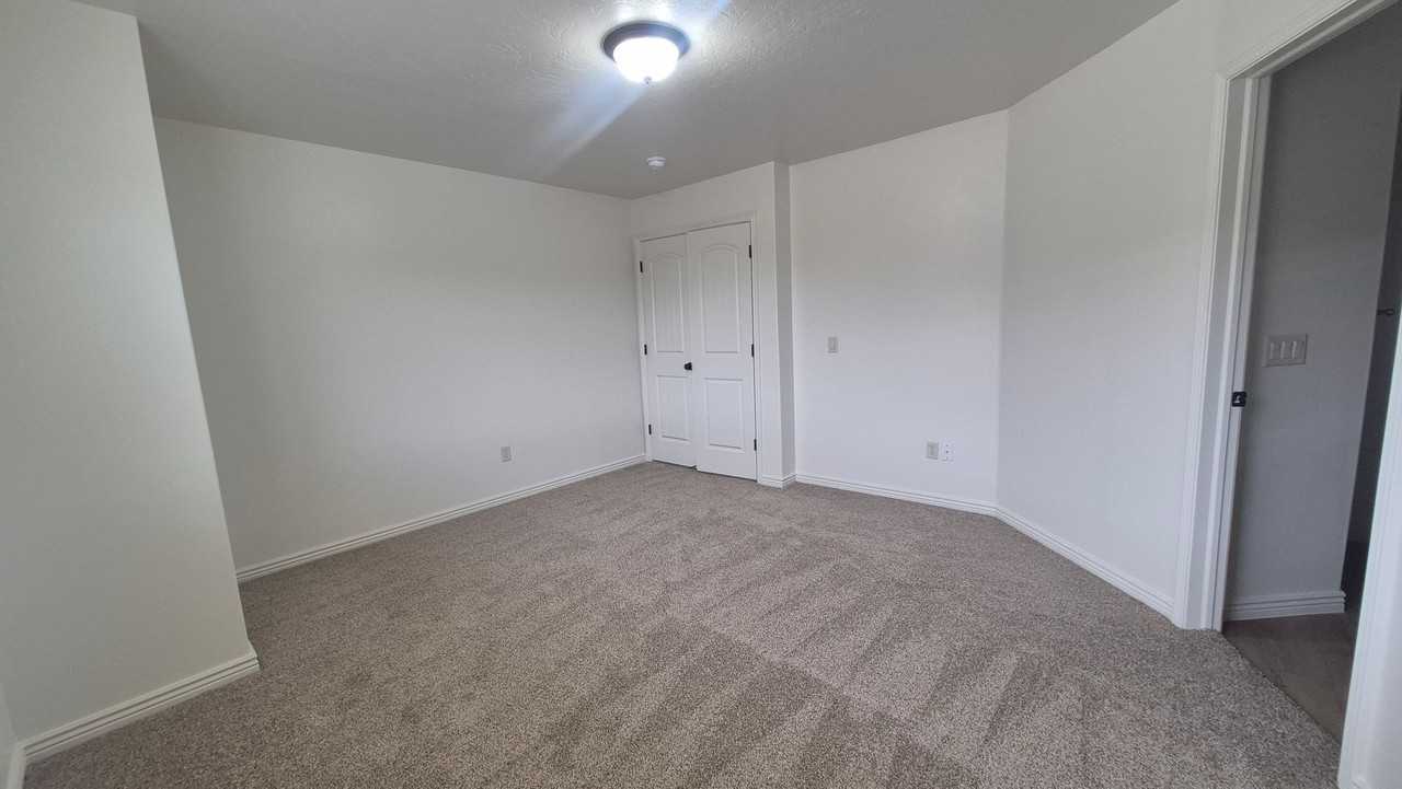 1000 E Bluff View Dr #32 - Photo 7 of 12