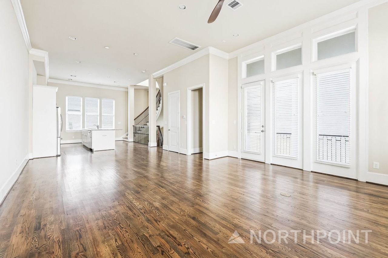 2710 Cohn Gdn - Photo 4 of 16