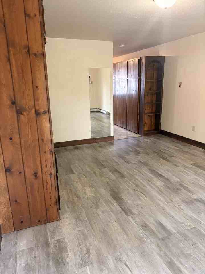 3313 Leland Ln - Photo 3 of 25