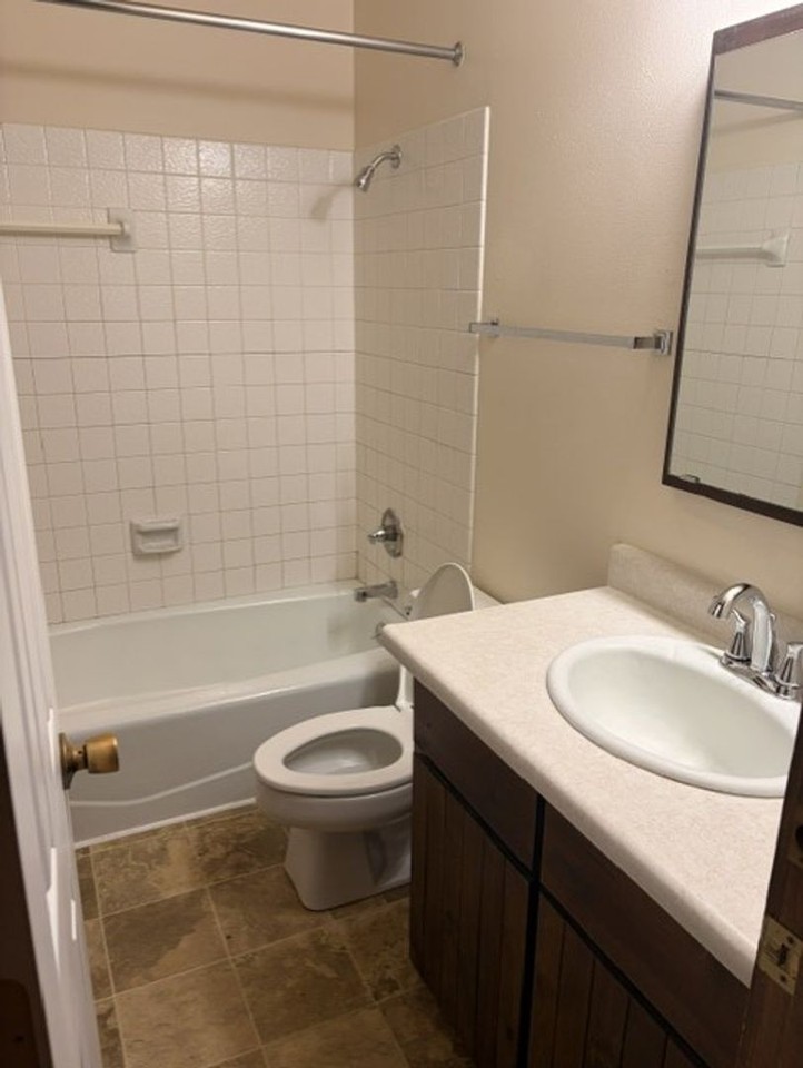 3313 Leland Ln - Photo 4 of 25