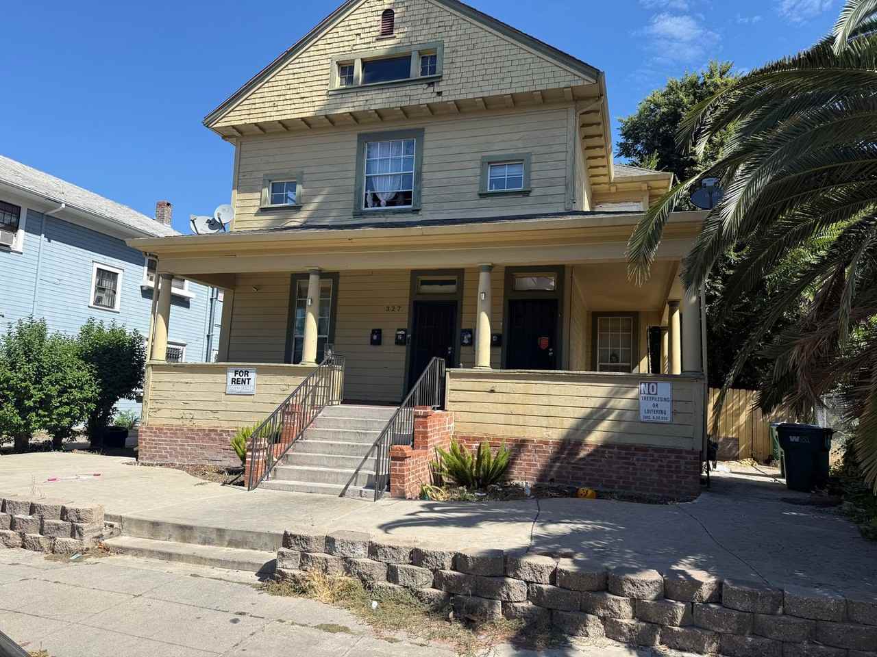 327 E Acacia St - Photo 3 of 8