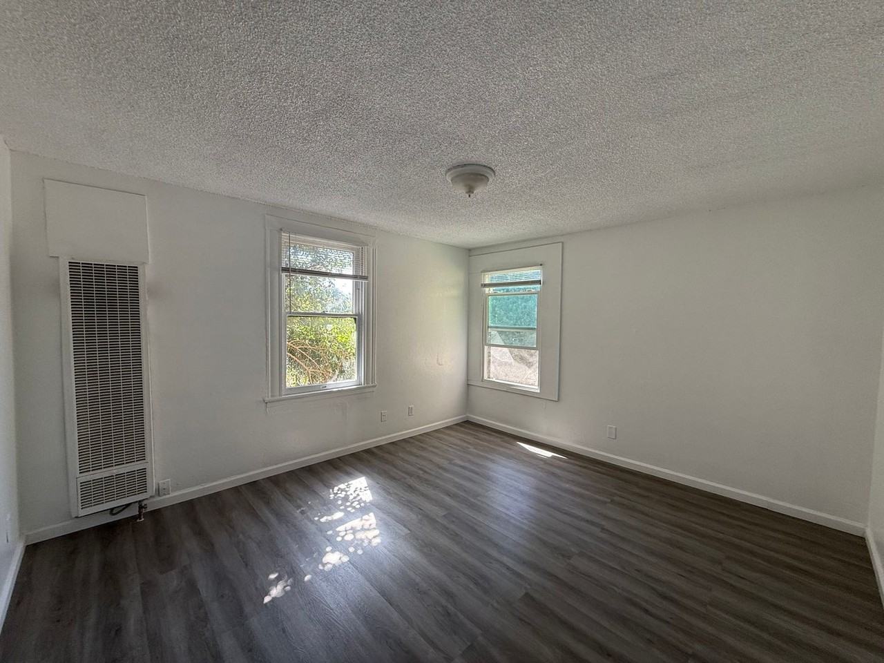 327 E Acacia St - Photo 5 of 8