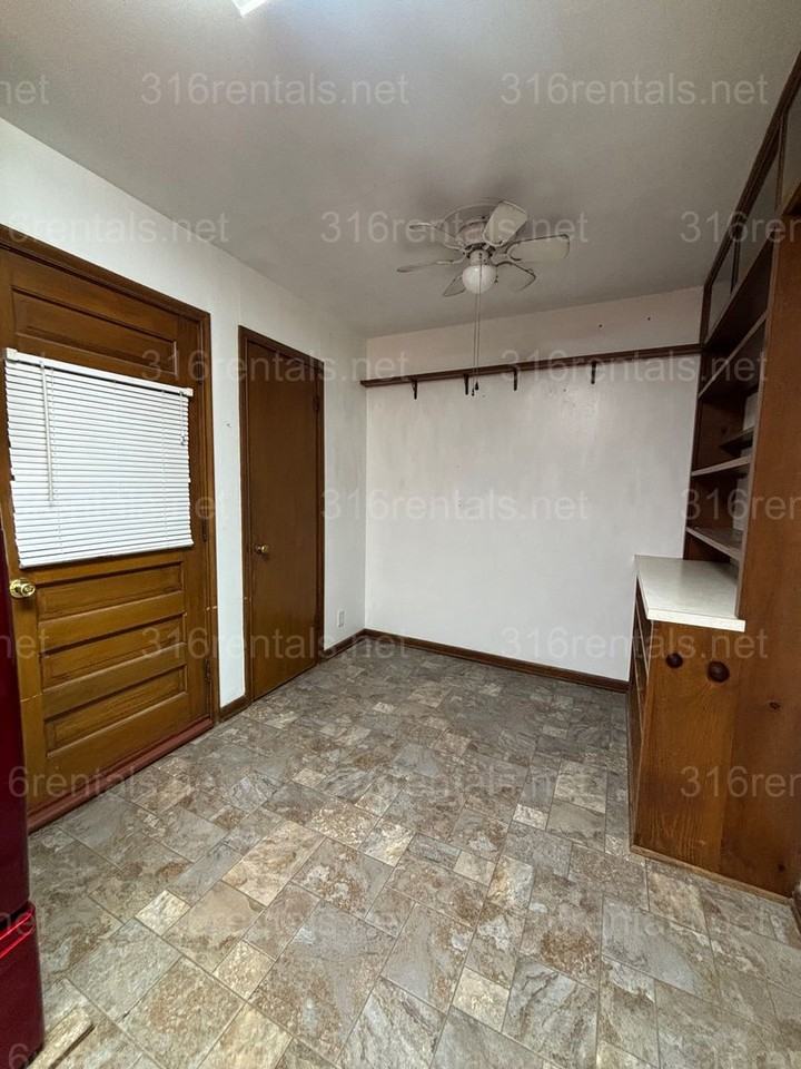 1144 Skelly St - Photo 5 of 21