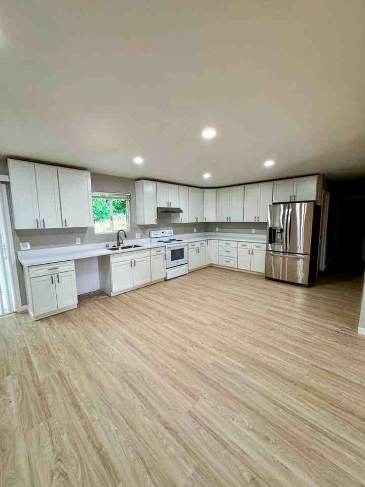 16116 MISSLETOE LN - Photo 3 of 19