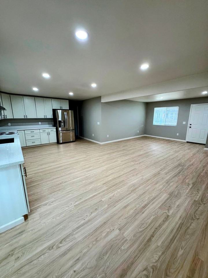 16116 MISSLETOE LN - Photo 4 of 19