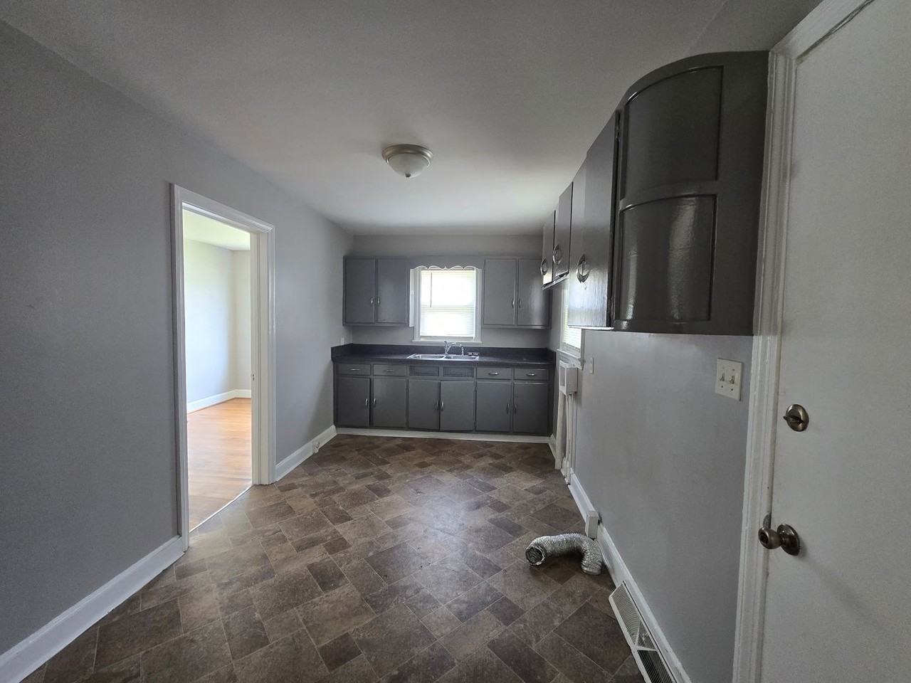 1034 E Lexington Ave - Photo 4 of 16