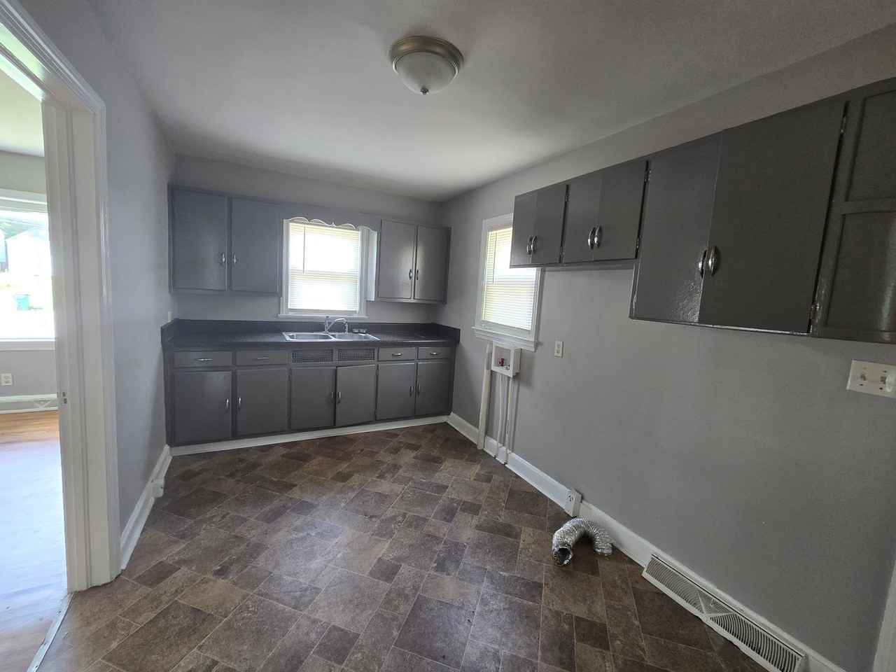 1034 E Lexington Ave - Photo 5 of 16