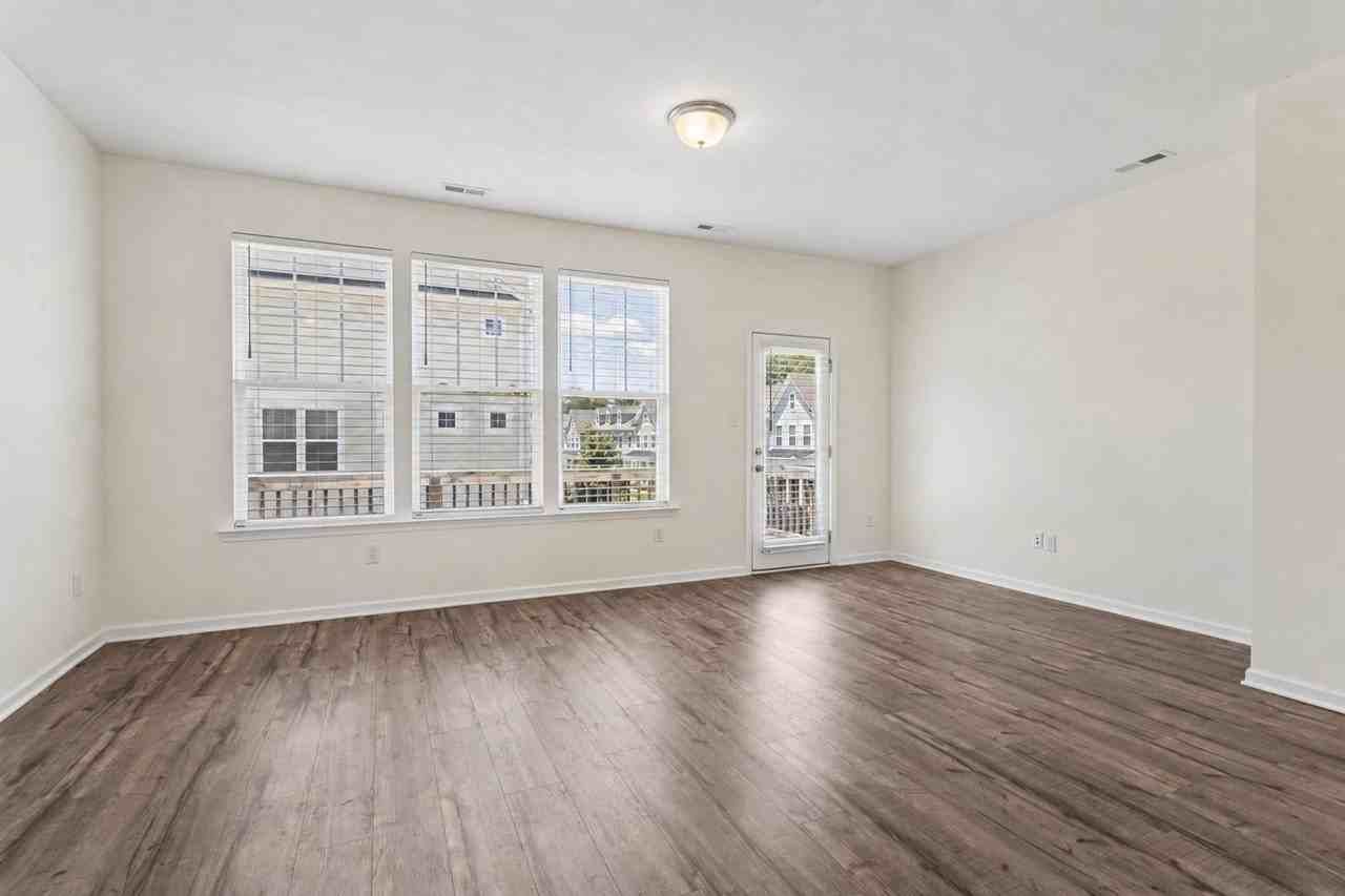 1550 Green Hill St - Photo 6 of 28