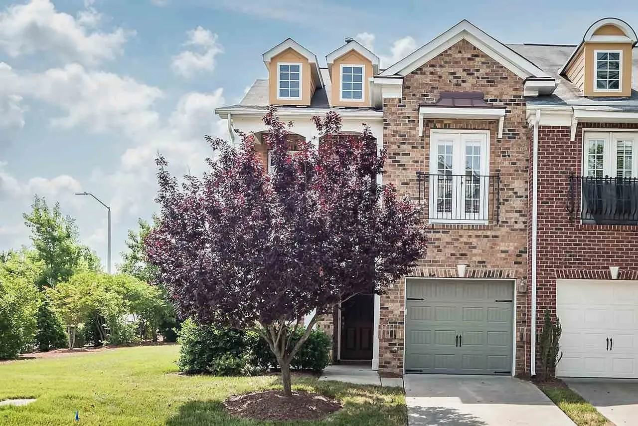1001 Remington Oaks Cir - Photo 2 of 14