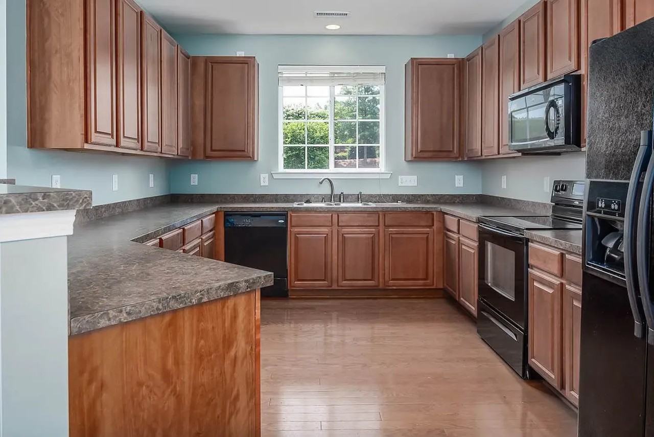 1001 Remington Oaks Cir - Photo 3 of 14