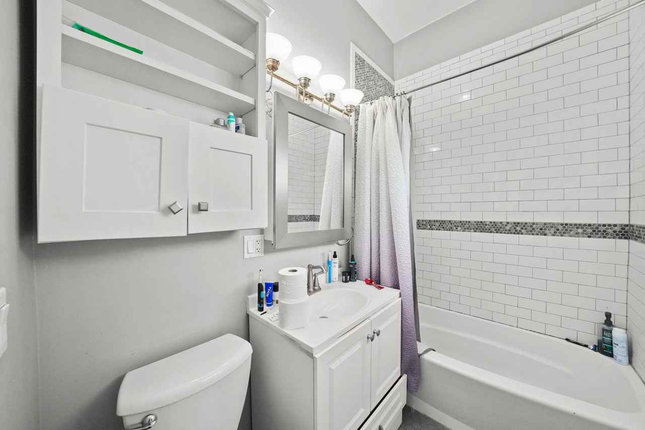 1307 S Ashland Ave - Photo 4 of 17