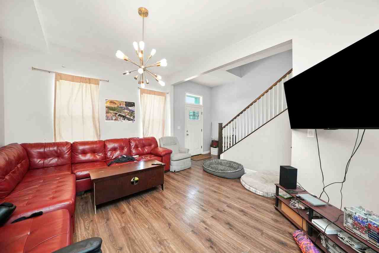 1307 S Ashland Ave - Photo 6 of 17