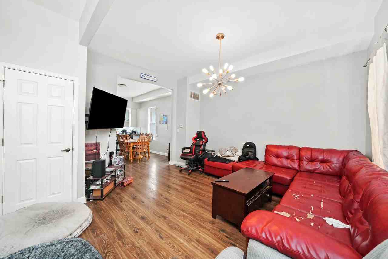 1307 S Ashland Ave - Photo 7 of 17
