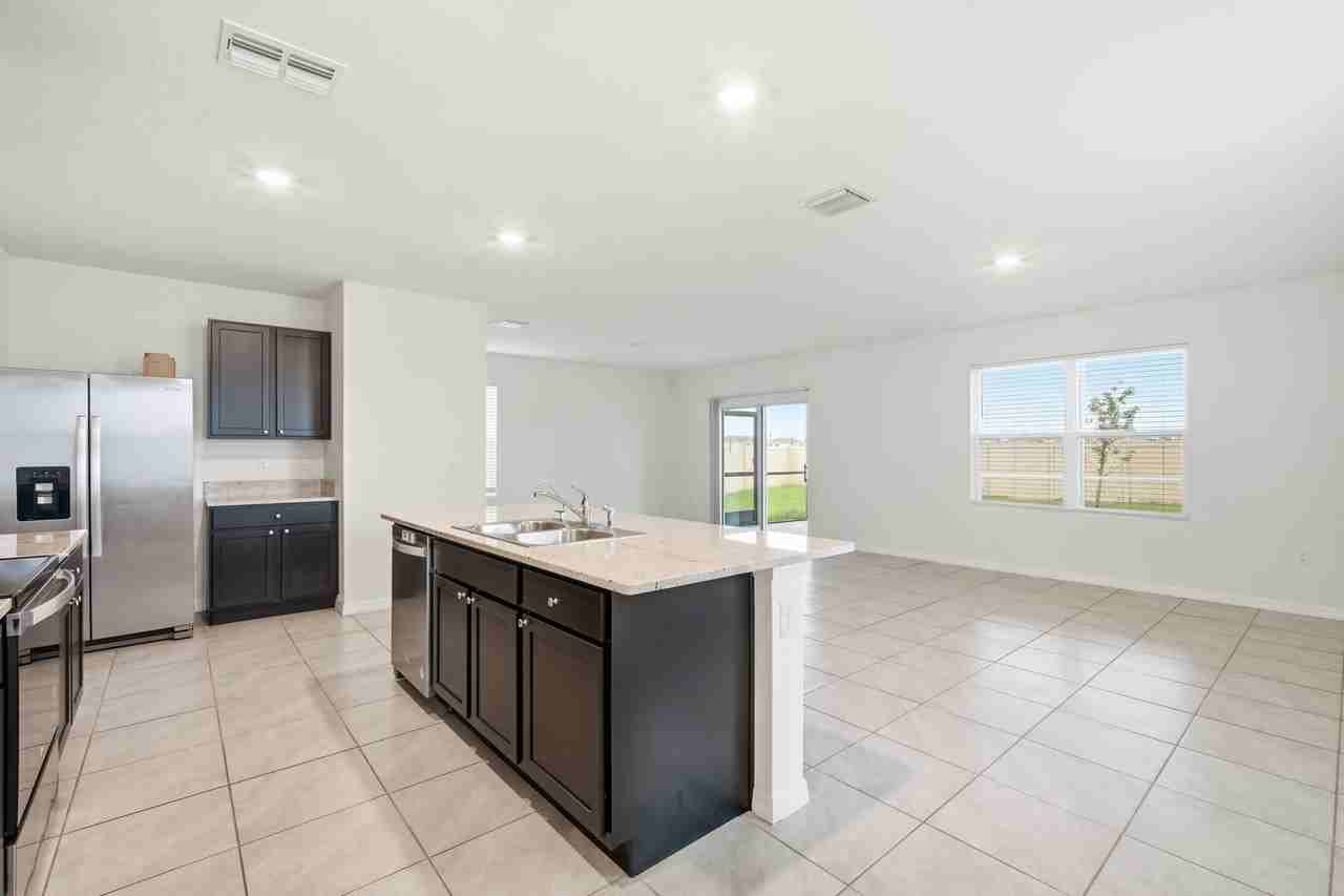 5635 Hollingworth Trl - Photo 5 of 33