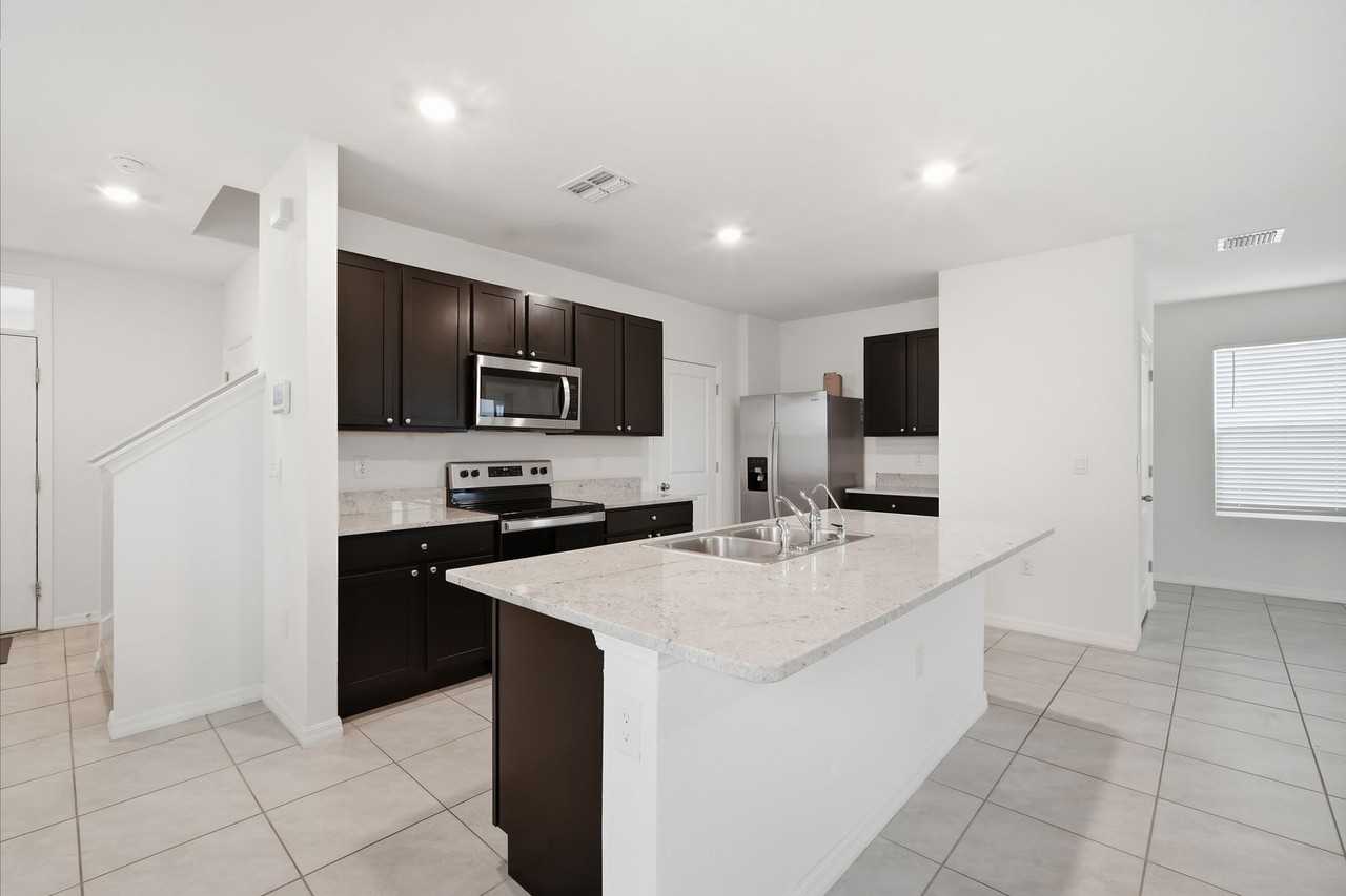 5635 Hollingworth Trl - Photo 6 of 33
