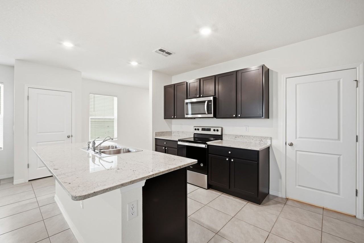 5635 Hollingworth Trl - Photo 7 of 33