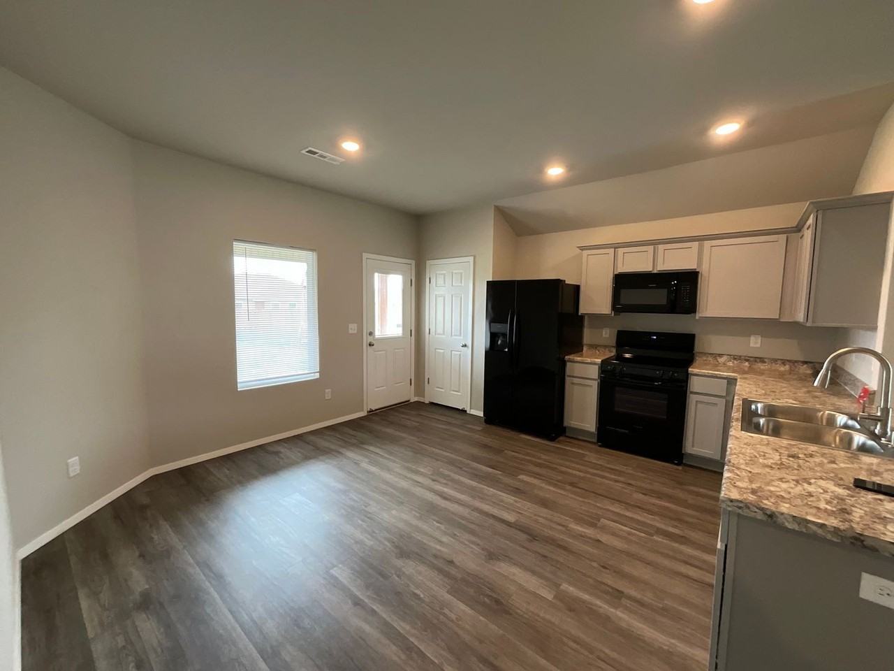 2608 S Silver St - Photo 5 of 17
