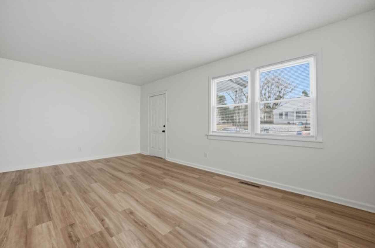 126 Ash Ave - Photo 5 of 18
